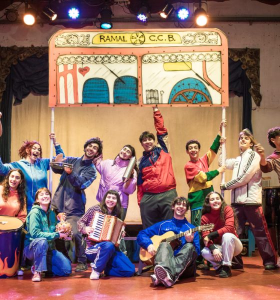 La bandada juvenil del Circuito Cultural Barracas, con un menú de música, humor y polenta. Fotos: Lina Etchesuri