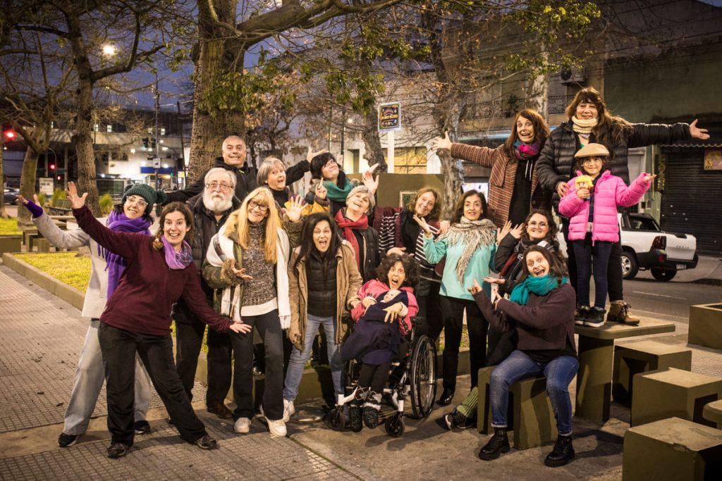 Otra parte de ese grupo comunitario que logró combinar  barrio, creación, diversión y calidad para que viva el teatro, generación tras generación.