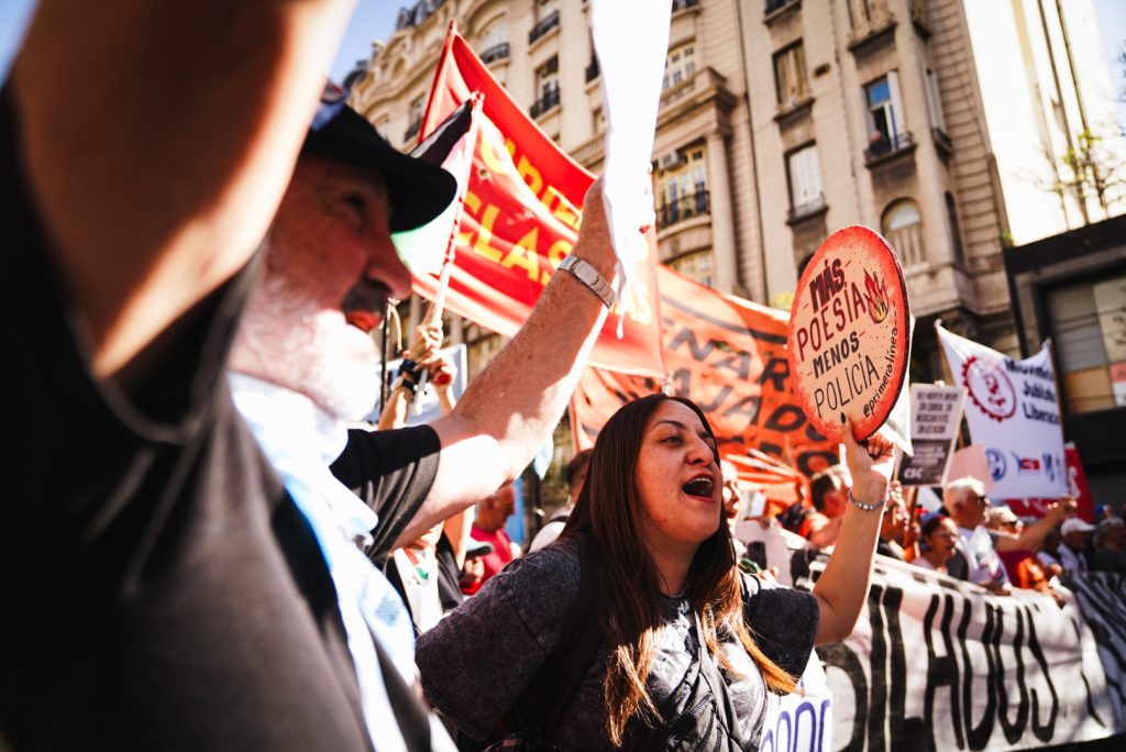 Sin pan y a puro circo: la represión a jubilados para tapar otra derrota en el Congreso