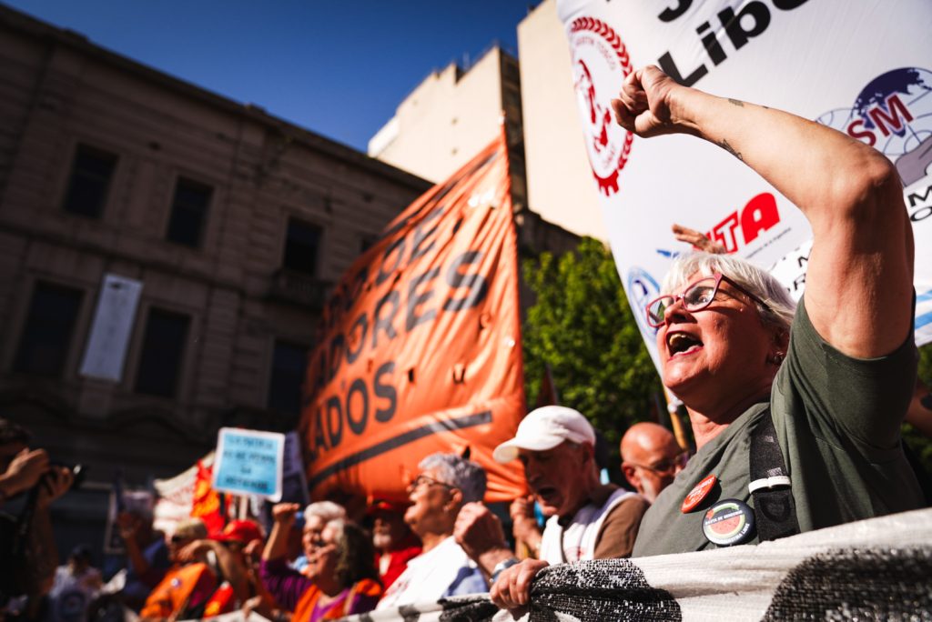 Sin pan y a puro circo: la represión a jubilados para tapar otra derrota en el Congreso