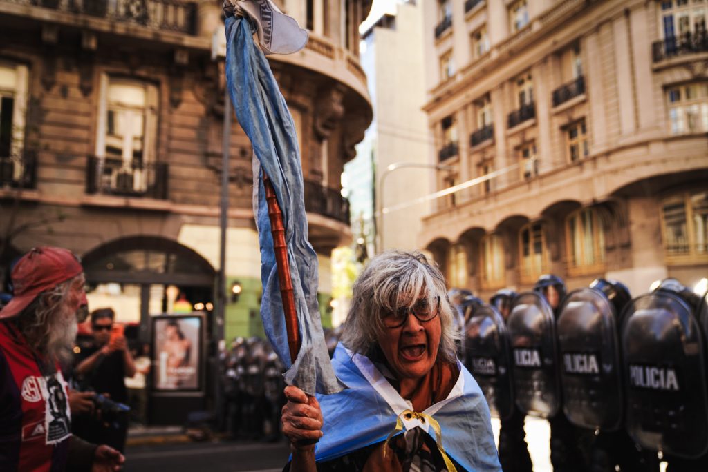 Sin pan y a puro circo: la represión a jubilados para tapar otra derrota en el Congreso