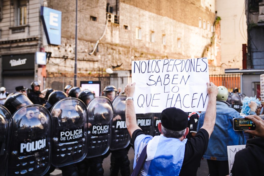 Sin pan y a puro circo: la represión a jubilados para tapar otra derrota en el Congreso