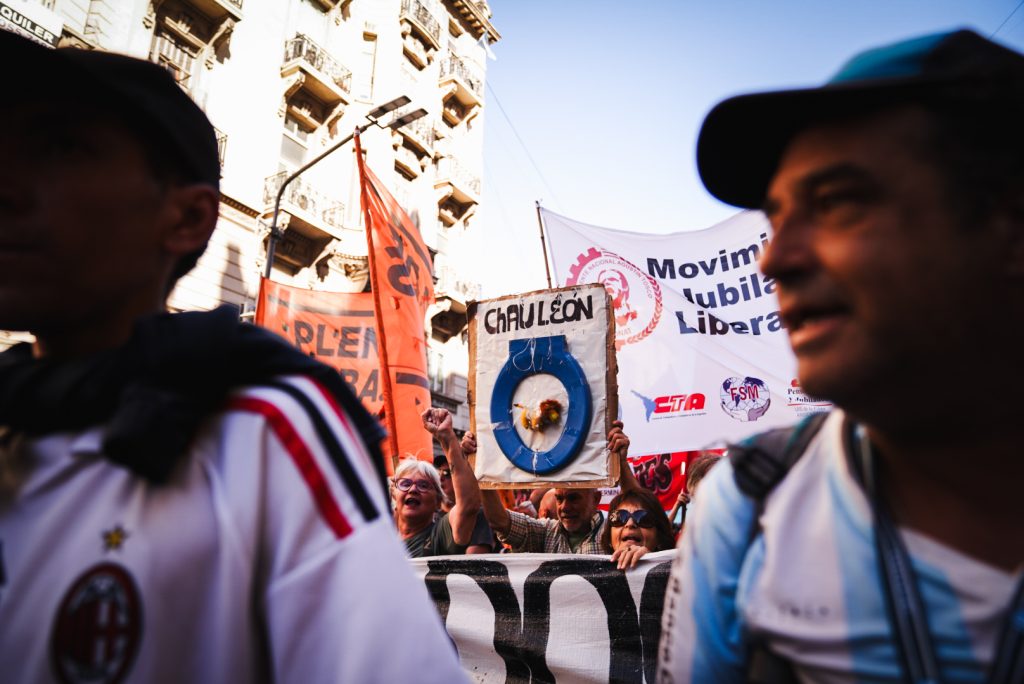 Sin pan y a puro circo: la represión a jubilados para tapar otra derrota en el Congreso