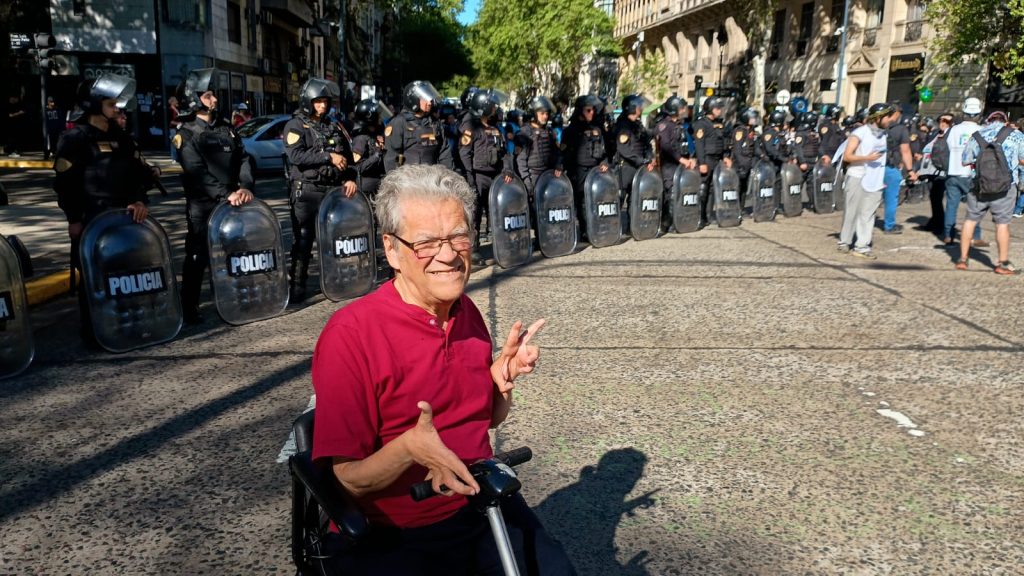 Marcha de jubilados: guerra, paz y fernet