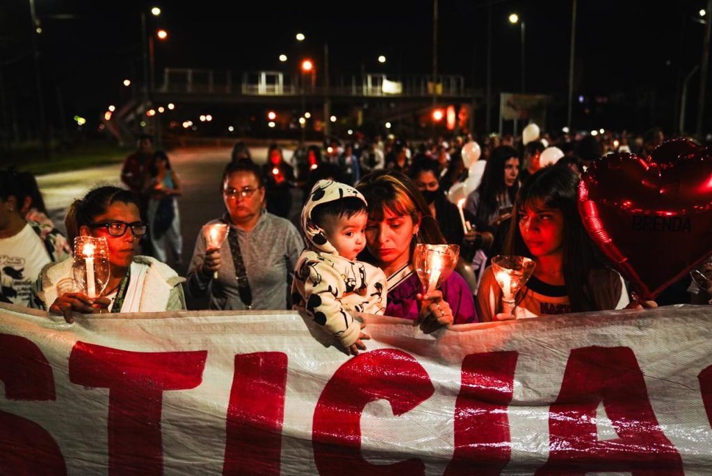 Lara, Brenda, Morena: Las velas del silencio