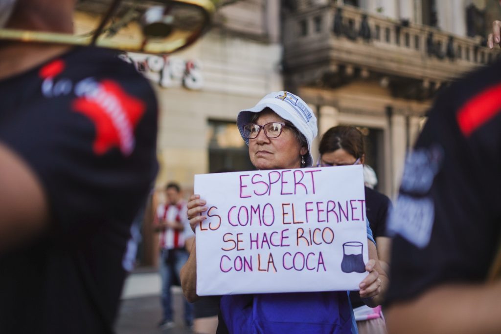 Marcha de jubilados: guerra, paz y fernet