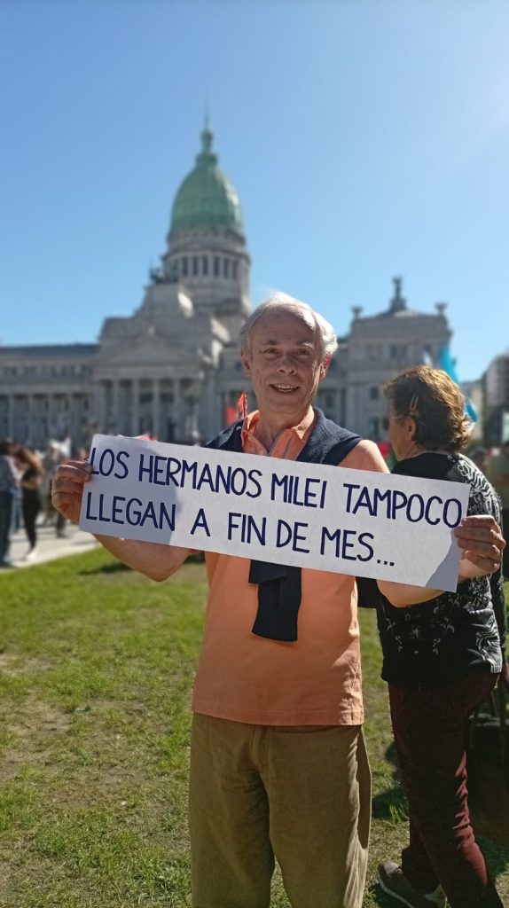 Marcha de jubilados: guerra, paz y fernet