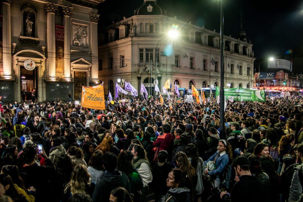 Tres pueblos: el triple femicidio de Lara, Brenda y Morena