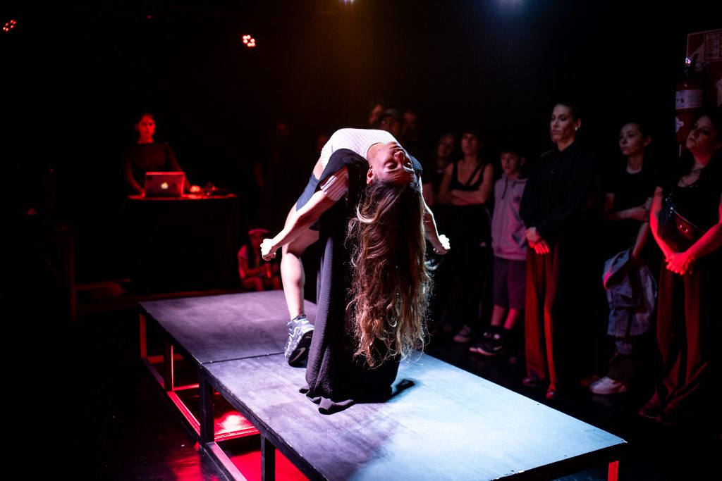 Oraciones, entre la cruz y la raya: un ritual para presentar el nuevo libro del Observatorio Lucía Pérez