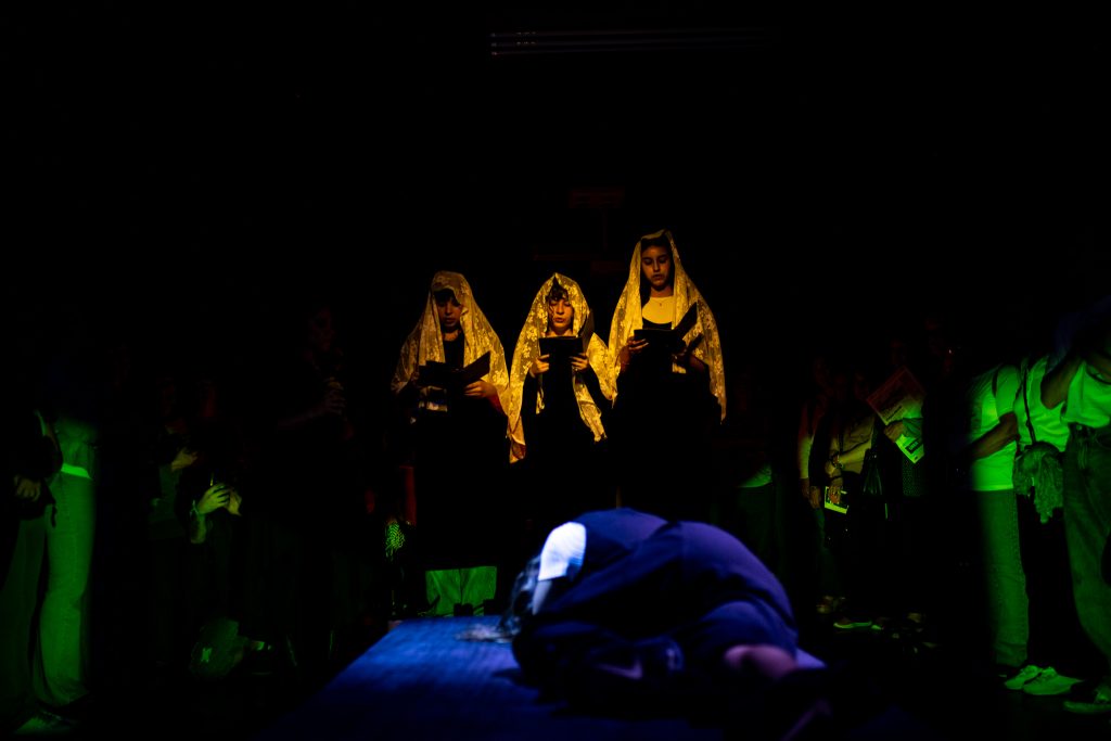 Oraciones, entre la cruz y la raya: un ritual para presentar el nuevo libro del Observatorio Lucía Pérez