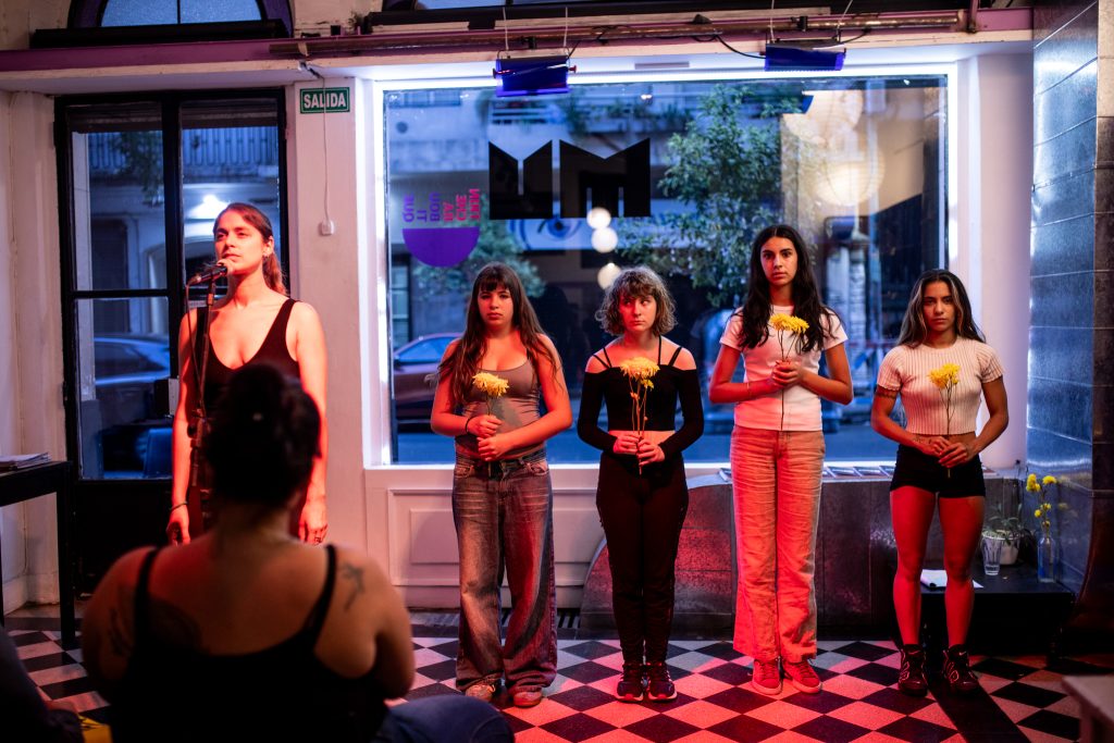 Oraciones, entre la cruz y la raya: un ritual para presentar el nuevo libro del Observatorio Lucía Pérez