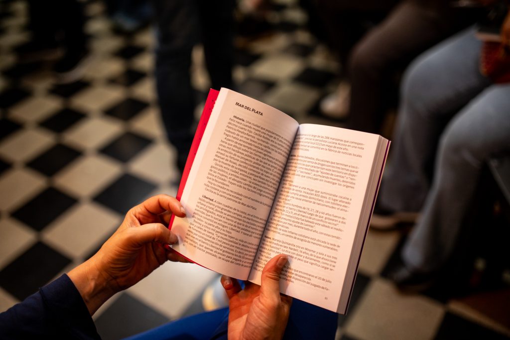 Oraciones, entre la cruz y la raya: un ritual para presentar el nuevo libro del Observatorio Lucía Pérez