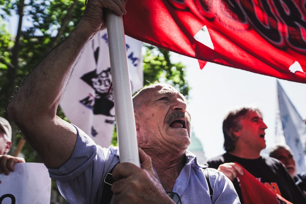 Marcha de jubilados: Boca, peronismo, CGT, traiciones y una asamblea mirando el futuro