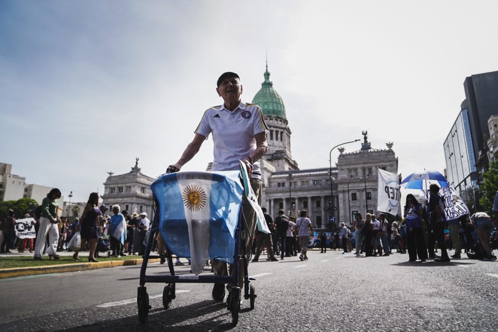 Marcha de jubilados más allá de Trump, Milei, el FMI y Bullrich