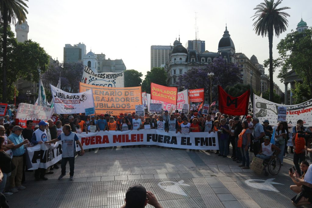 Marcha de jubilados más allá de Trump, Milei, el FMI y Bullrich