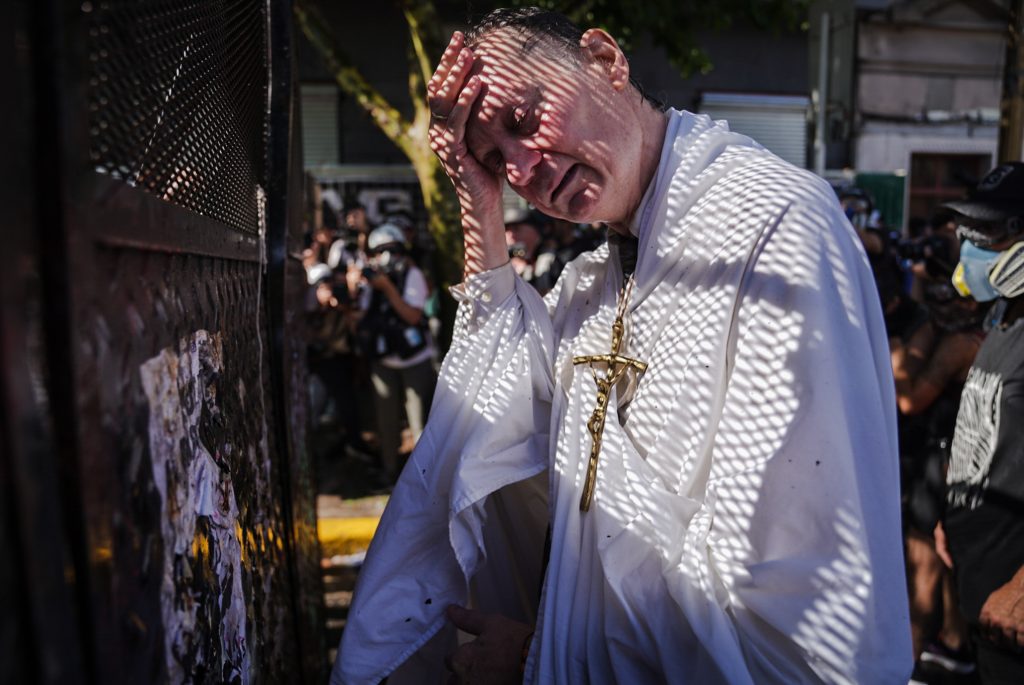 Miércoles de jubilados: bautismo represivo, el baño de Milei y la mirada en la reforma laboral