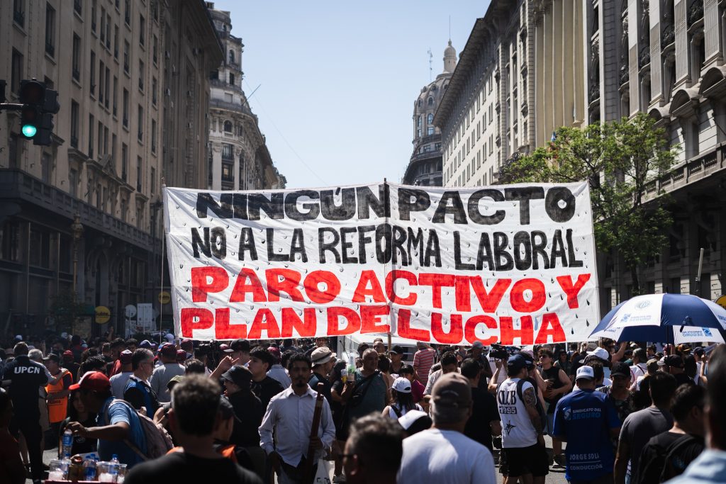 Acto de la CGT: rápido, caluroso, con amenaza de paro y postergación de la reforma laboral