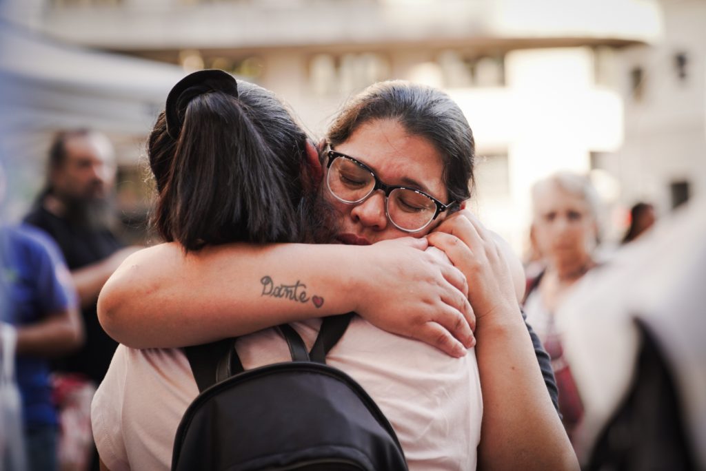 Conferencia en la calle: impidieron a la familia de Gabriel González, asesinado en Lugano, hablar en la Legislatura Porteña