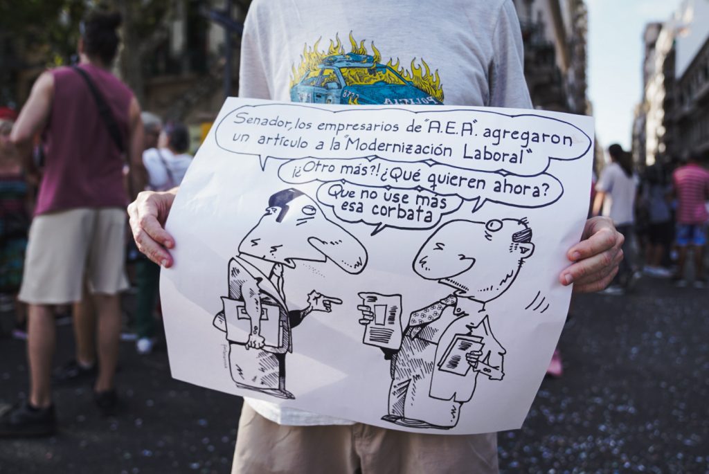 El Congreso en la playa, los jubilados en la calle: atardecer de otro miércoles agitado