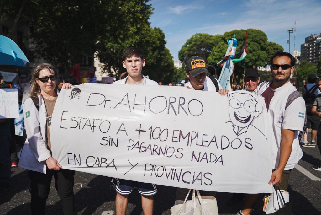 El Congreso en la playa, los jubilados en la calle: atardecer de otro miércoles agitado