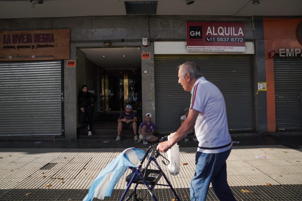 El Congreso en la playa, los jubilados en la calle: atardecer de otro miércoles agitado