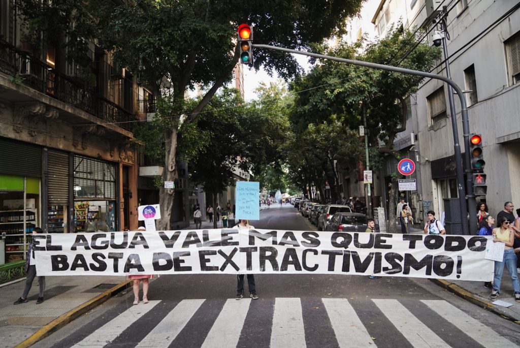 Glaciares: audiencia en la calle contra la democracia derretida