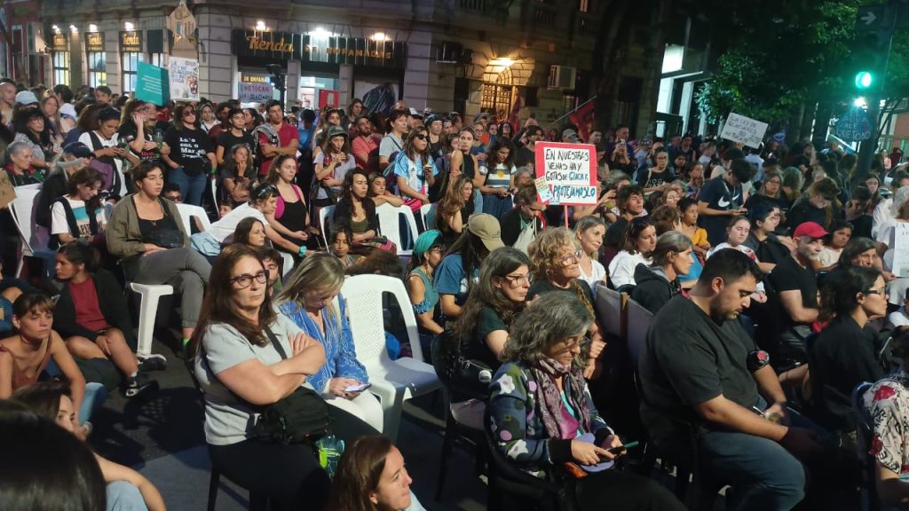 Glaciares: audiencia en la calle contra la democracia derretida