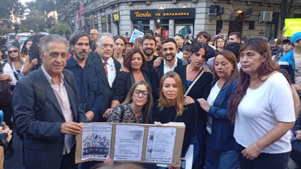 Glaciares: audiencia en la calle contra la democracia derretida