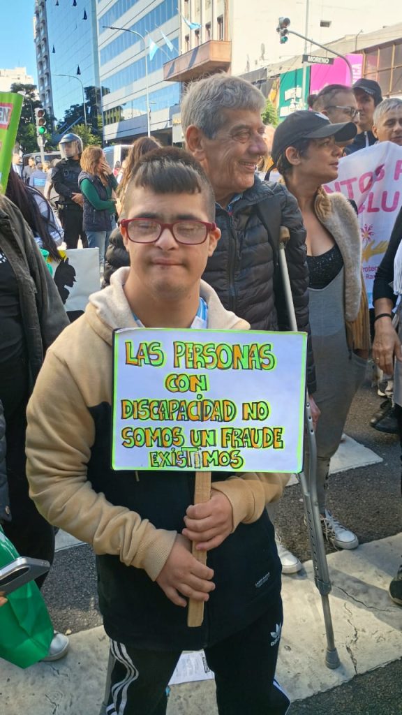 Movilización “disca” con una noticia para el gobierno: “Existimos”