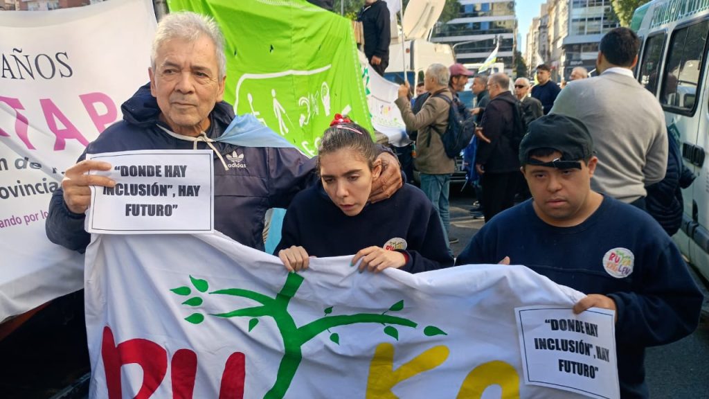 Movilización “disca” con una noticia para el gobierno: “Existimos”