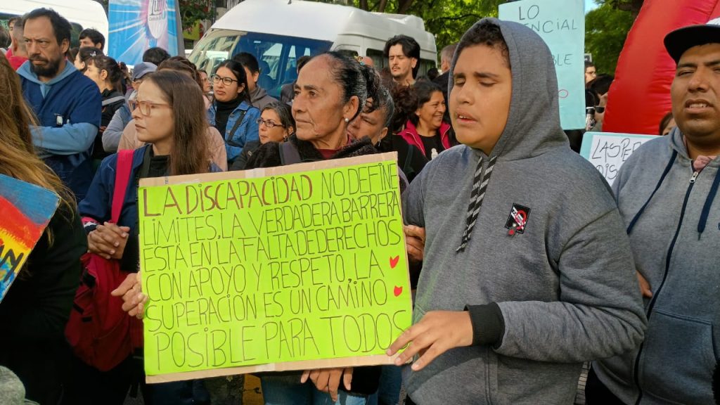 Movilización “disca” con una noticia para el gobierno: “Existimos”