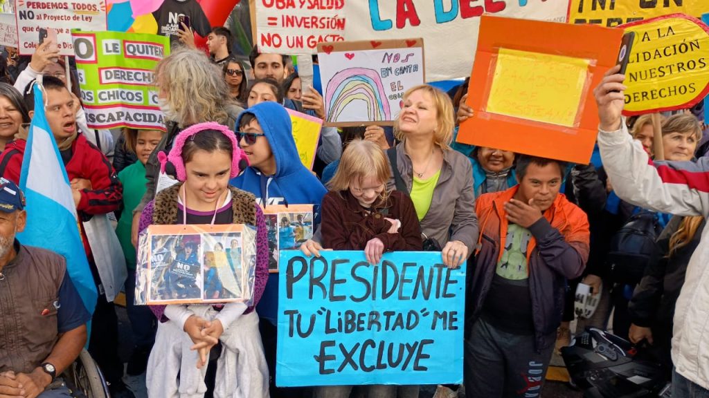 Movilización “disca” con una noticia para el gobierno: “Existimos”