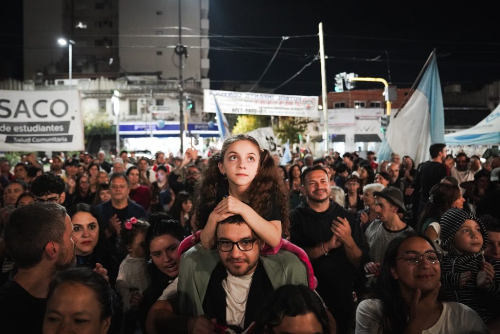 «Que sea fiesta»: la emotiva vuelta al barrio
