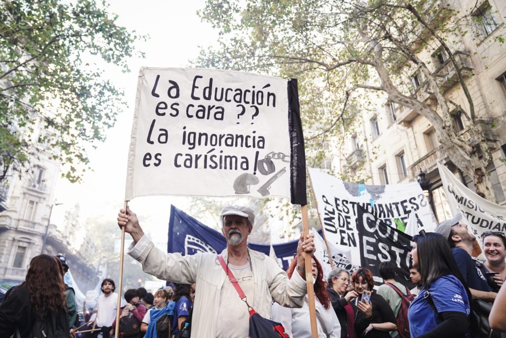La Ley de la calle: masiva movilización para que se aplique el financiamiento universitario