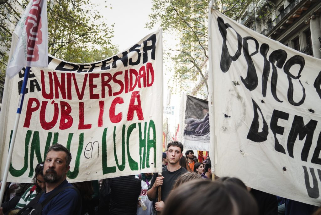 La Ley de la calle: masiva movilización para que se aplique el financiamiento universitario