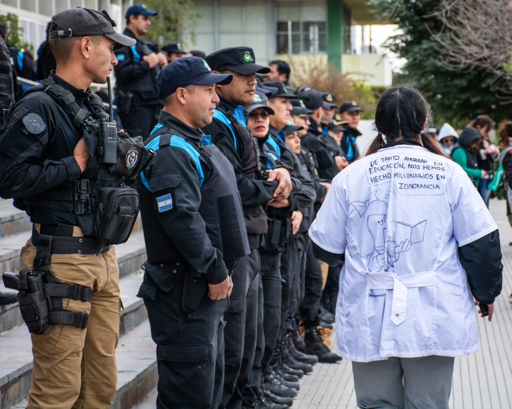 Crece el reclamo docente en Chubut: “El sueldo no alcanza ni para comer”