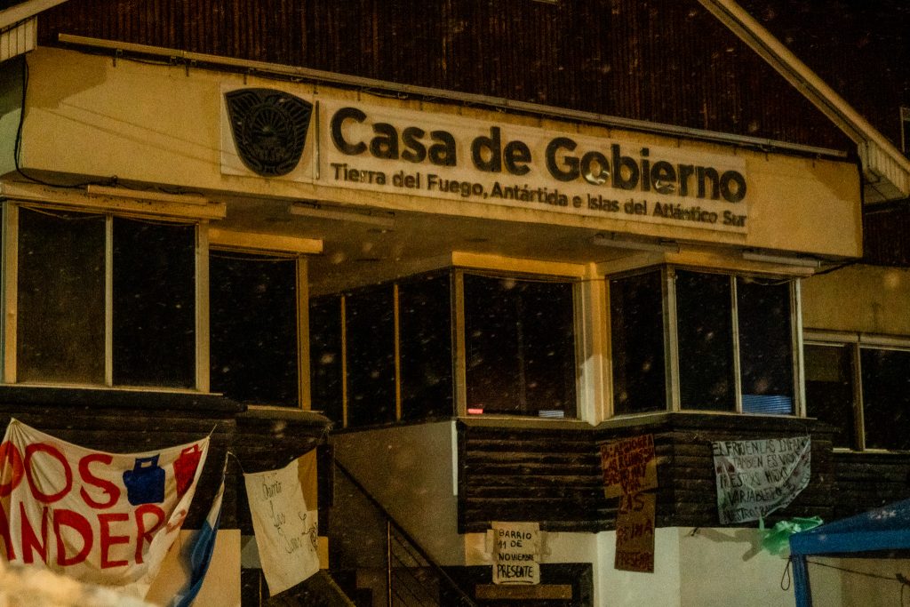Tierra del Fuego: acampe frente a la gobernación por el derecho al gas