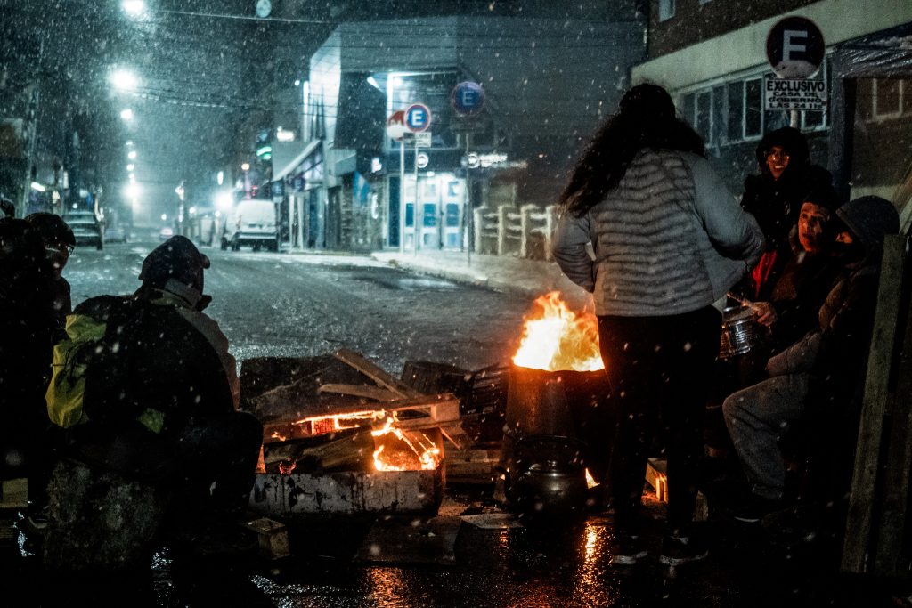 Tierra del Fuego: acampe frente a la gobernación por el derecho al gas
