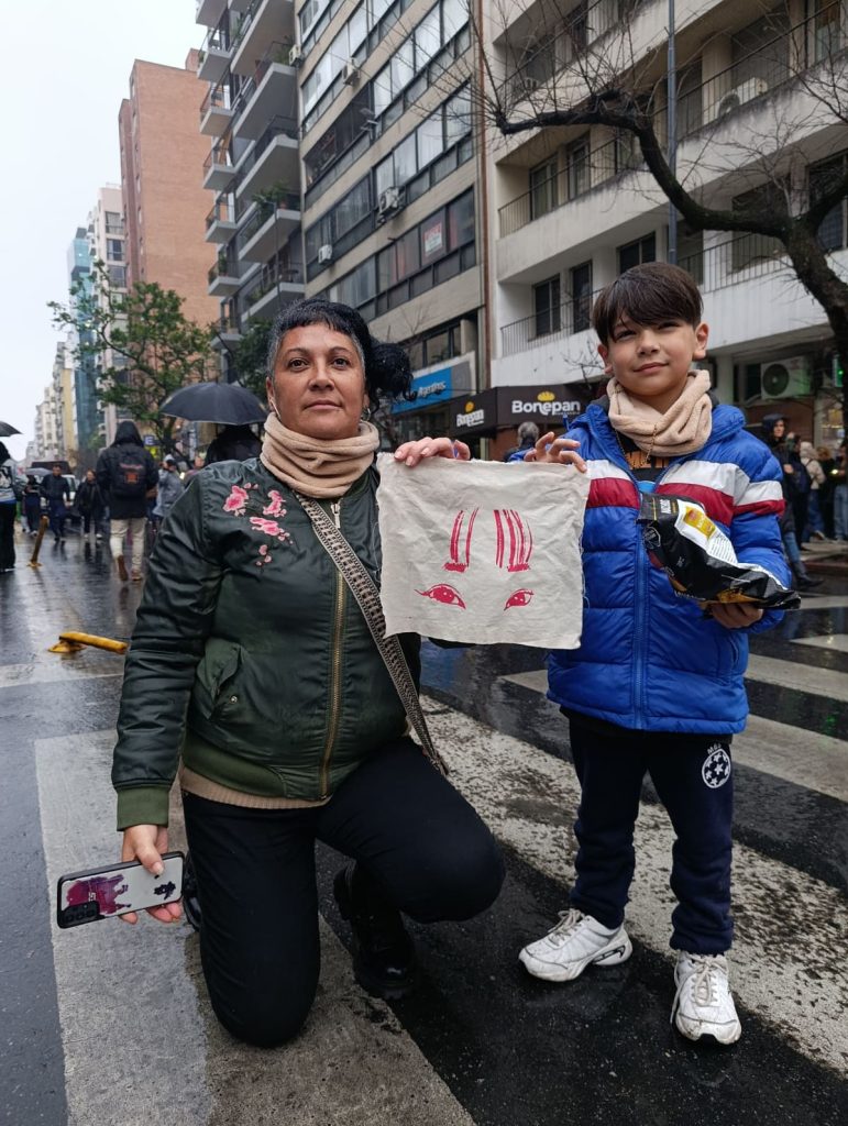 La marcha en Córdoba: detrás de los ojos de Agostina