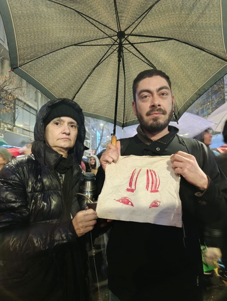 La marcha en Córdoba: detrás de los ojos de Agostina