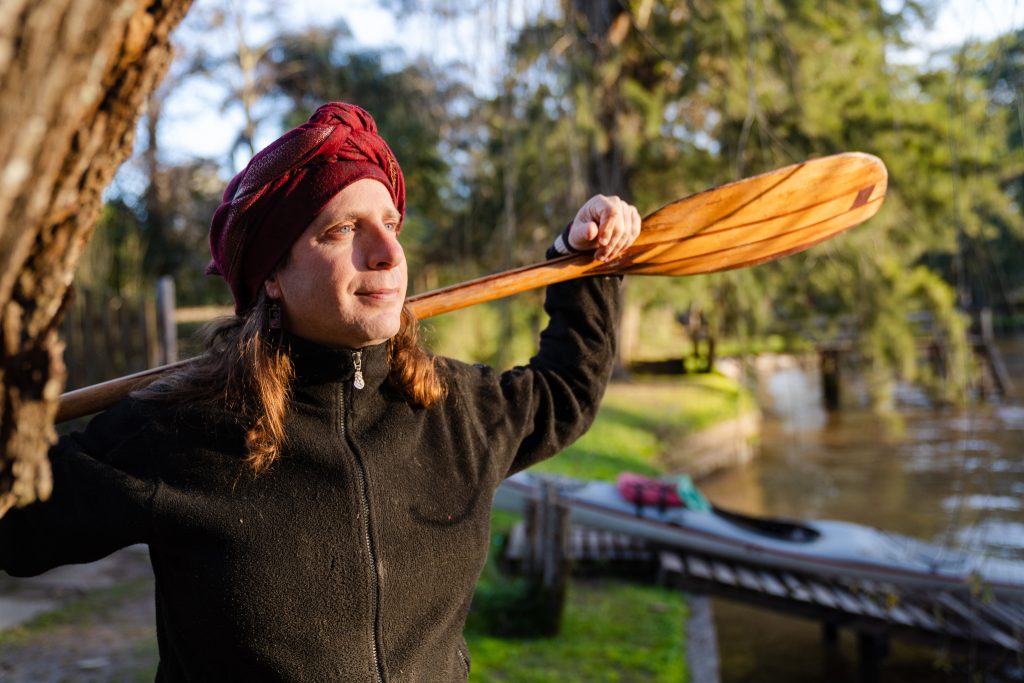 Y la nave va: viaje a la vida en el delta