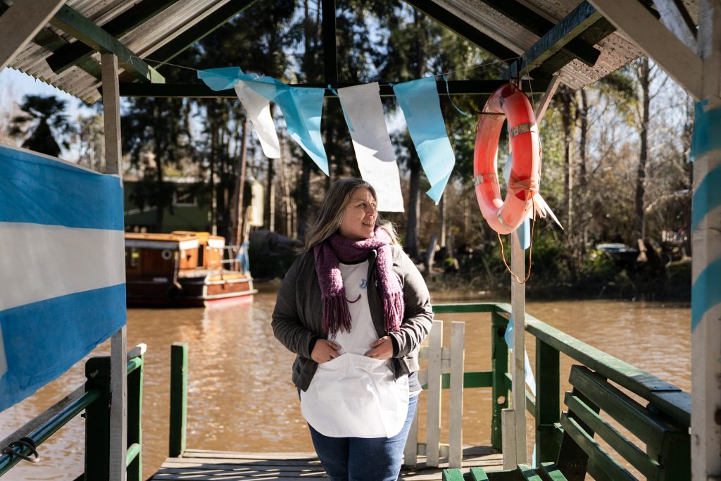 Y la nave va: viaje a la vida en el delta