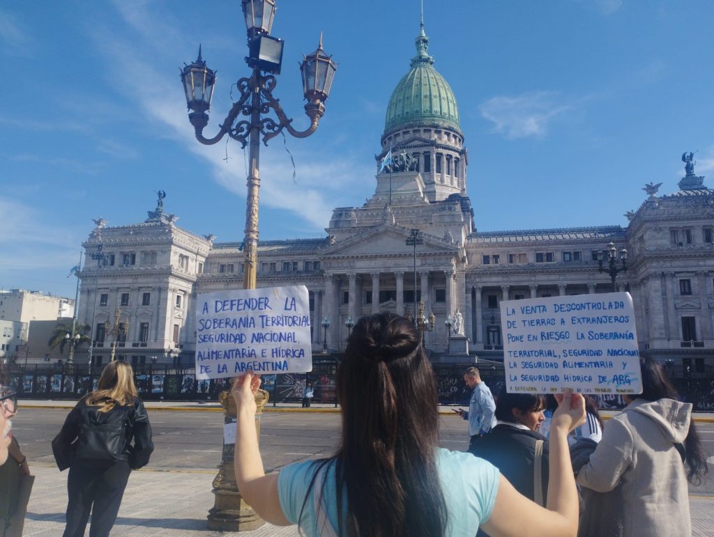 La Ley Sturzenegger de “propiedad privada”: el gobierno sigue sin votos y la mandan a cuarto intermedio