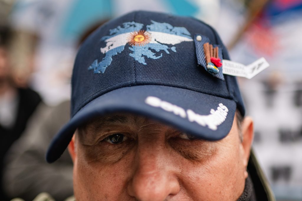Marcha de jubilados: la heladera terrorista
