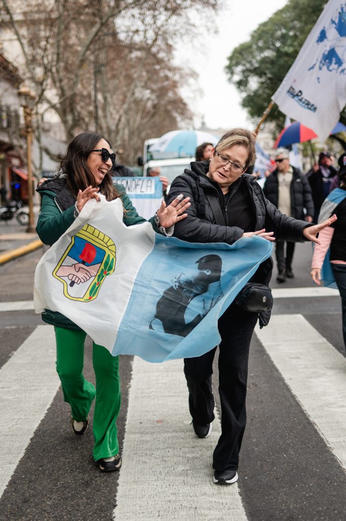 Marcha de jubilados: la heladera terrorista