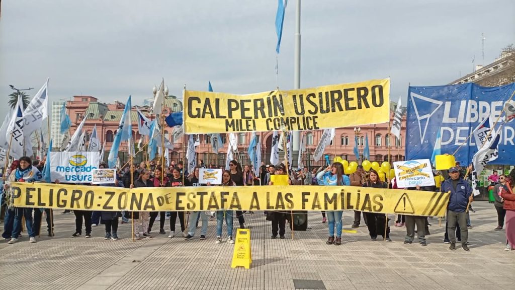 La realidad endeudada: la pistola en la cabeza