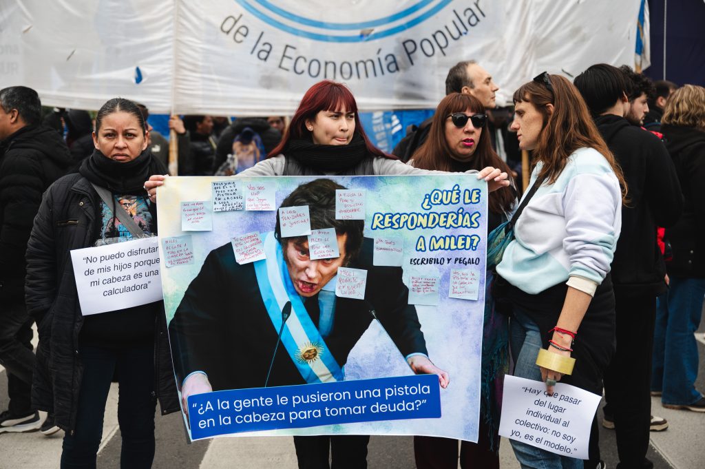 La realidad endeudada: la pistola en la cabeza