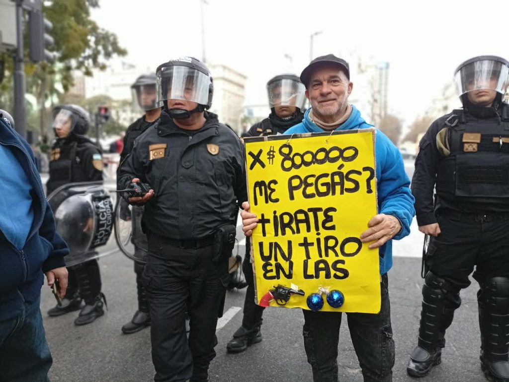 Estado presente: gases policiales y plata de los jubilados para financiar a los bancos