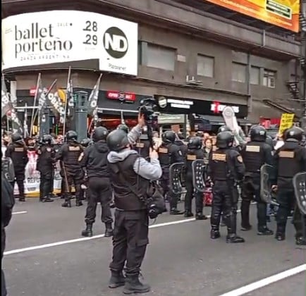 Estado presente: gases policiales y plata de los jubilados para financiar a los bancos