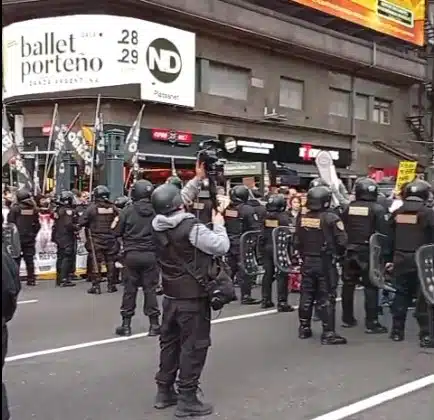 Estado presente: gases policiales y plata de los jubilados para financiar a los bancos